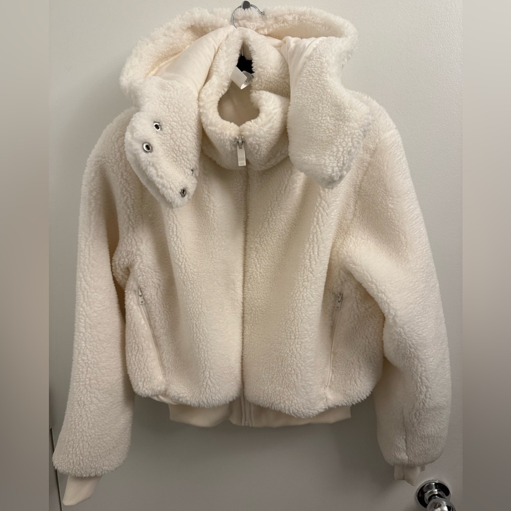 Alo Yoga Foxy Sherpa Jacket in Ivory- XS